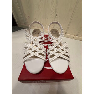 Women's Impo White Strappy Kitten Heel Sandals Size 9